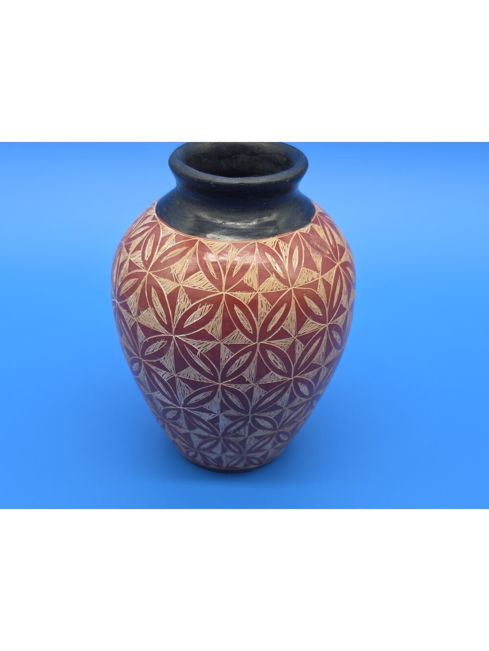 Nicaraguan Pottery Vase San Juan de Oriente Signed Miguel Angel Campos Sgraffito